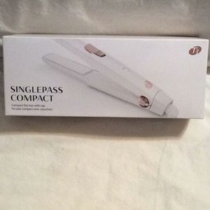 Brand New T3 Singlepass Compact Flat Iron with Cap